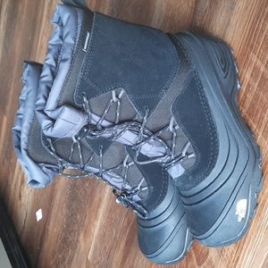 NWOT The North Face boots